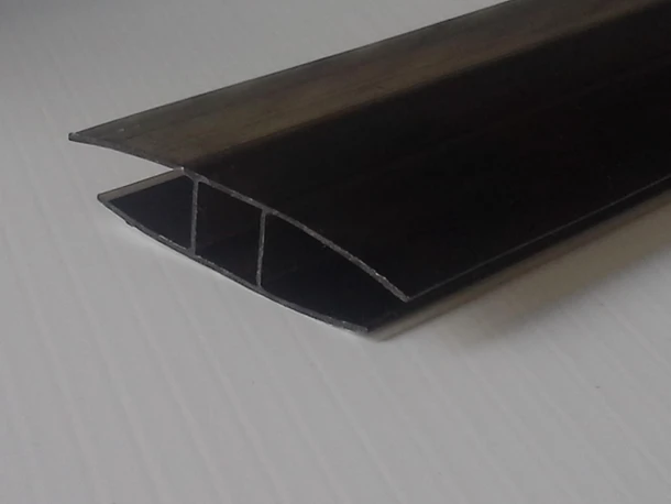 Spojovací polykarbonátový profil H 10 3m bronz